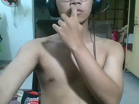 kave2033 online show from 10-19-25, 03:26