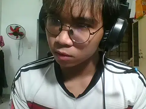 kave2033 online show from 10-29-25, 03:33