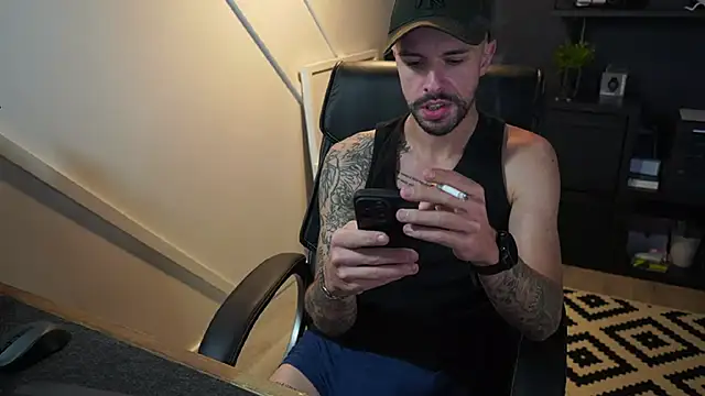 monsieurguitsxxx online show from 11-17-25, 10:52