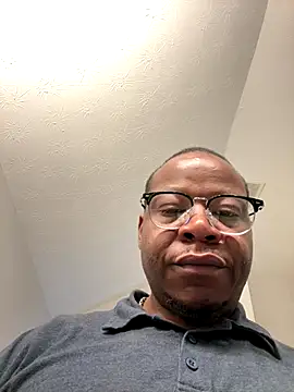 Snapshot of SincereMoneyBJ chatting on 10-23-25, 09:24 SincereMoneyBJ online show from 10-23-25, 09:24
