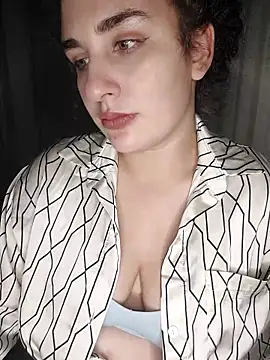 Snapshot of Kiki_Catty chatting on 10-19-25, 07:38 Kiki Catty online show from 10-19-25, 07:38