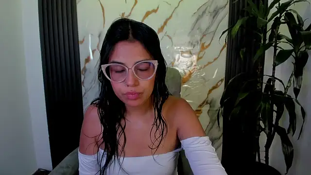 Snapshot of Sub_Scarlett chatting on 02-04-26, 12:55 Sub Scarlett online show from 02-04-26, 12:55