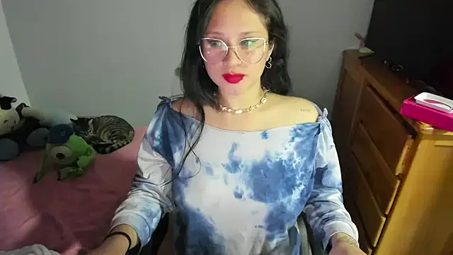 Snapshot of _Emily_vixen chatting on 10-18-25, 06:59 Emily vixen online show from 10-18-25, 06:59