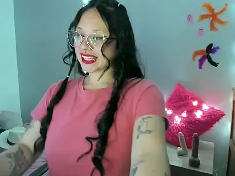 Snapshot of _Emily_vixen chatting on 10-20-25, 05:20 Emily vixen online show from 10-20-25, 05:20