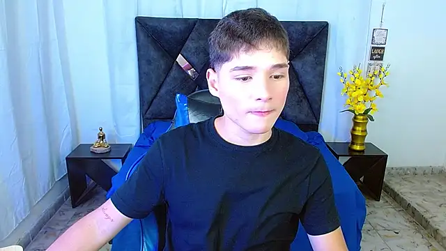 Snapshot of Mattass18 chatting on 07-17-26, 01:30 Mattass18 online show from 07-17-26, 01:30