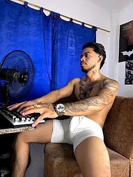 Kylian Alessandro online show from 10-16-25, 04:37