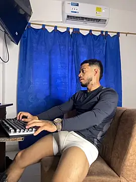 Kylian Alessandro online show from 11-12-25, 06:34