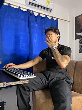 Kylian Alessandro online show from 10-25-25, 06:08