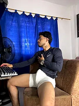 Kylian Alessandro online show from 10-15-25, 01:08