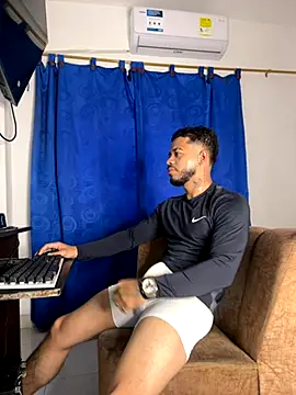 Kylian Alessandro online show from 11-26-25, 11:32