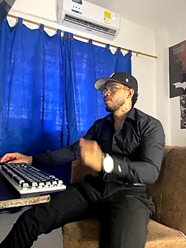 Kylian Alessandro online show from 10-27-25, 03:35