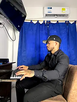 Kylian Alessandro online show from 11-14-25, 04:32