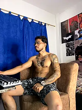 Kylian Alessandro online show from 10-20-25, 06:15