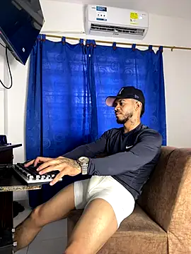 Kylian Alessandro online show from 11-18-25, 12:19