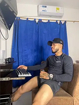 Kylian Alessandro online show from 12-01-25, 12:39