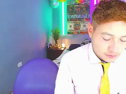 Latin boysxxxx online show from 10-28-25, 04:13