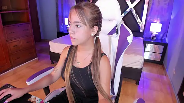 Lily CuteBoobs online show from 10-15-25, 06:05