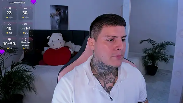 Snapshot of dirty_boy0 chatting on 10-18-25, 04:42 dirty boy0 online show from 10-18-25, 04:42