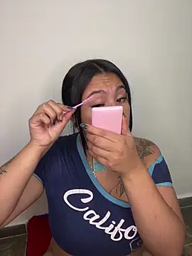 Snapshot of Mellani_luod chatting on 04-15-26, 03:23 Mellani luod online show from 04-15-26, 03:23