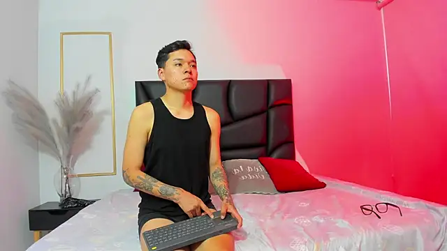 AnnieAndLeandro online show from 11-06-25, 07:51