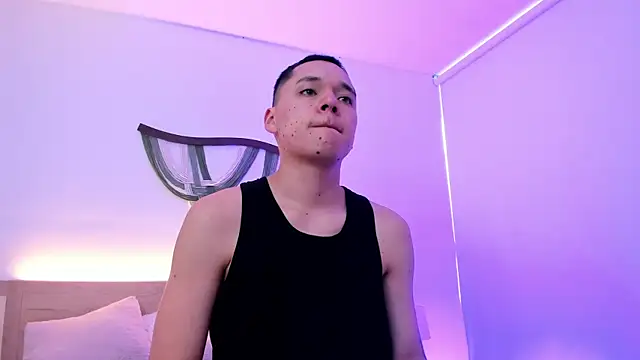 AnnieAndLeandro online show from 12-18-25, 08:23