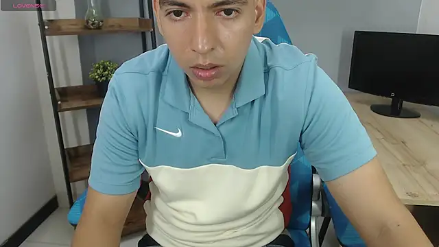 Snapshot of Axel_Stones_ chatting on 10-18-25, 03:14 Axel Stones online show from 10-18-25, 03:14