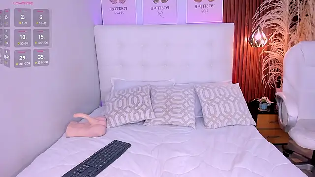 Snapshot of susie_thomsonn chatting on 02-18-26, 03:26 susie thomsonn online show from 02-18-26, 03:26