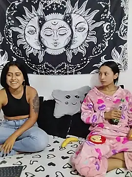 Snapshot of abby_n_emily chatting on 05-25-26, 03:22 abby n emily online show from 05-25-26, 03:22