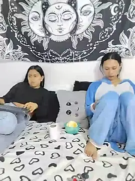 Snapshot of abby_n_emily chatting on 05-21-26, 02:25 abby n emily online show from 05-21-26, 02:25