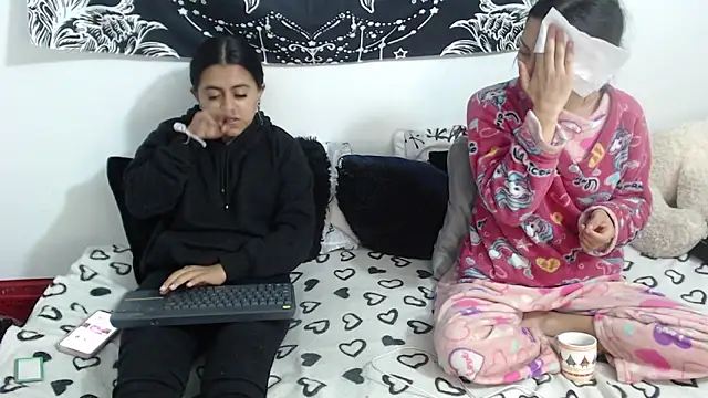 Snapshot of abby_n_emily chatting on 05-16-26, 01:21 abby n emily online show from 05-16-26, 01:21