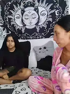 Snapshot of abby_n_emily chatting on 05-27-26, 01:29 abby n emily online show from 05-27-26, 01:29