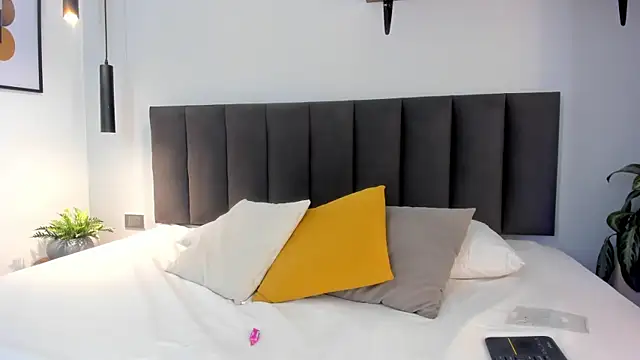 AilanaCortes online show from 10-31-25, 12:02