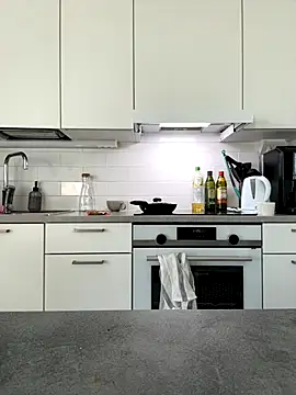 cute cake online show from 10-17-25, 06:39