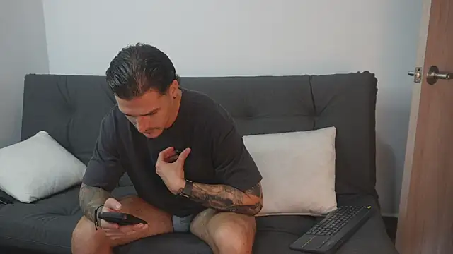 Dominick walker online show from 10-22-25, 06:51