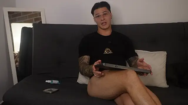 Snapshot of Dominick_walker chatting on 02-19-26, 03:25 Dominick walker online show from 02-19-26, 03:25