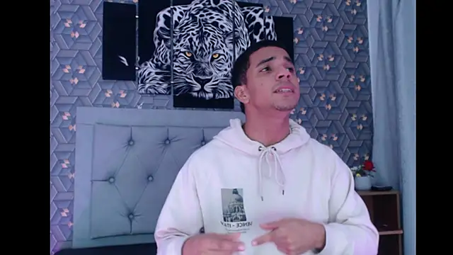 Natan Latino online show from 10-16-25, 03:37