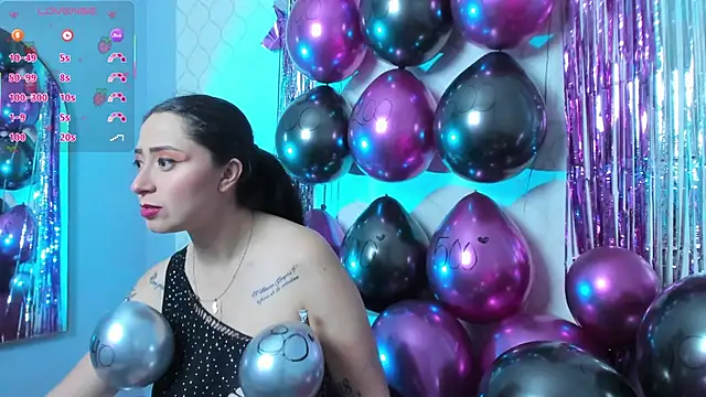 Snapshot of JuliethCruz_ chatting on 02-14-26, 08:58 JuliethCruz online show from 02-14-26, 08:58