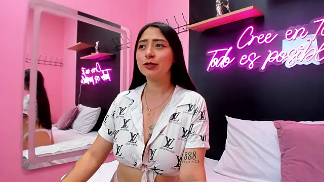 JuliethCruz  online show from 11-28-25, 05:24