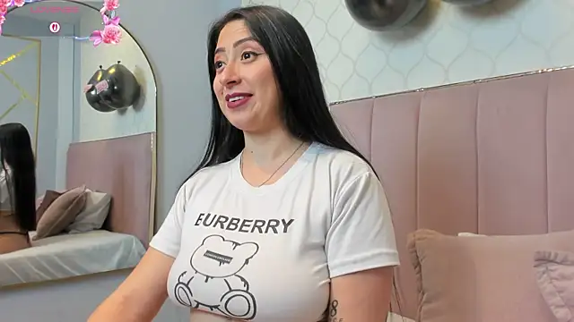 Snapshot of JuliethCruz_ chatting on 02-22-26, 07:37 JuliethCruz online show from 02-22-26, 07:37