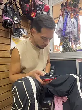 Leonardmoppet online show from 12-15-25, 10:37