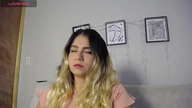 Sweet Bella Valery online show from 04-20-26, 07:59