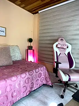 Meggie  online show from 11-21-25, 11:15