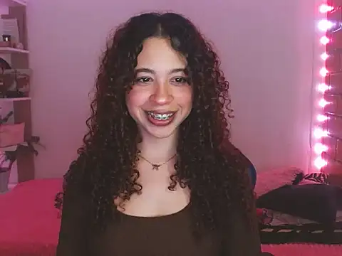 Snapshot of Medussa3033 chatting on 03-25-26, 03:50 Medussa3033 online show from 03-25-26, 03:50