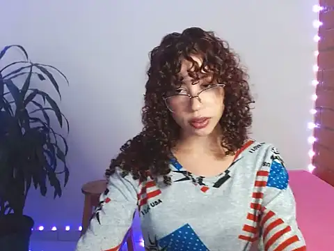Snapshot of Medussa3033 chatting on 10-15-25, 10:18 Medussa3033 online show from 10-15-25, 10:18