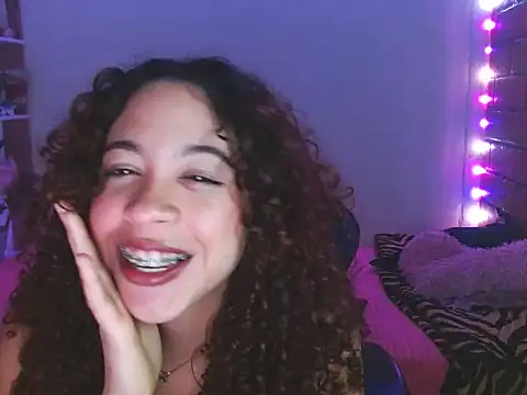 Snapshot of Medussa3033 chatting on 03-21-26, 06:47 Medussa3033 online show from 03-21-26, 06:47