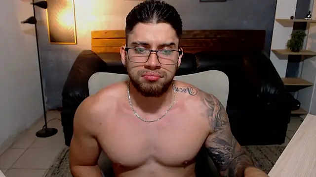 Snapshot of Mike_montoya01 chatting on 06-30-26, 10:32 Mike montoya01 online show from 06-30-26, 10:32