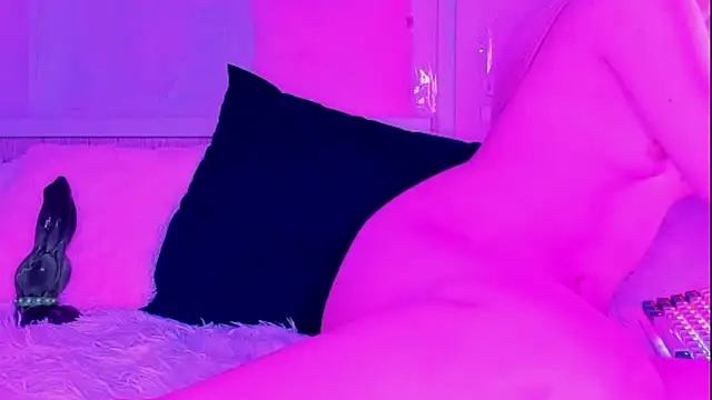 Snapshot of SweetSadness chatting on 12-05-25, 04:05 SweetSadness online show from 12-05-25, 04:05