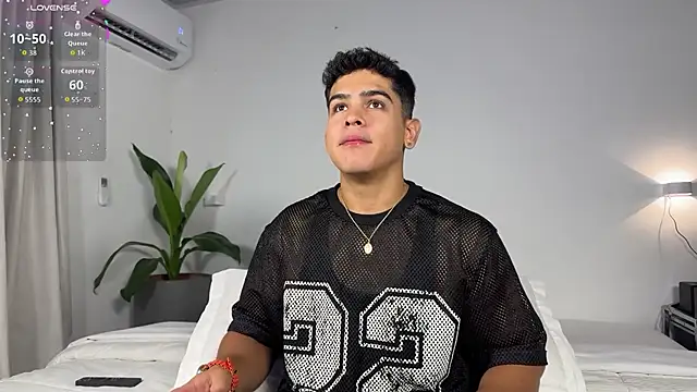 Snapshot of Scott_flintt chatting on 11-15-25, 06:01 Scott flintt online show from 11-15-25, 06:01