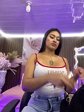 Snapshot of Emilux_ chatting on 05-18-26, 12:10 Emilux online show from 05-18-26, 12:10
