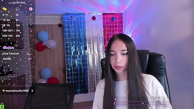 Snapshot of Mikeyvioleta_ chatting on 07-19-26, 08:56 Mikeyvioleta online show from 07-19-26, 08:56